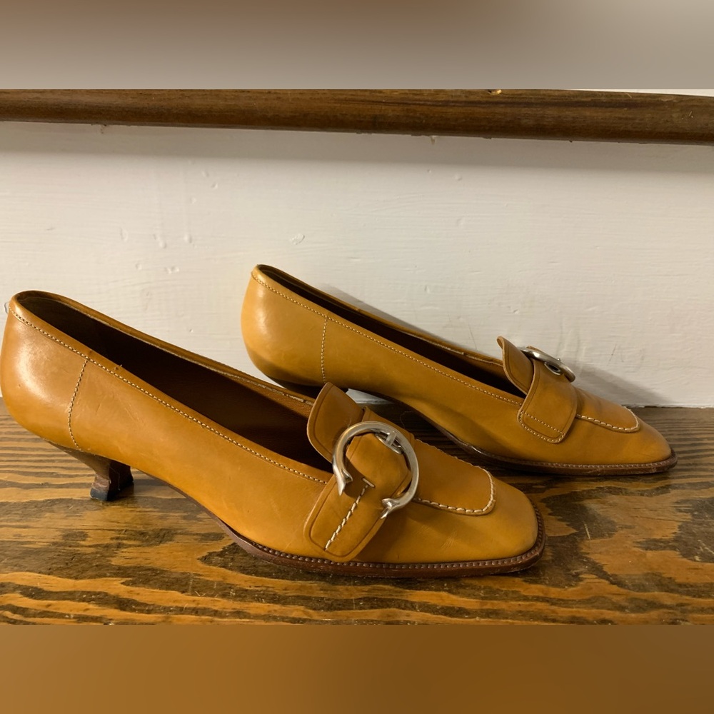 Prada women mustard loafer - Picture 5 of 5